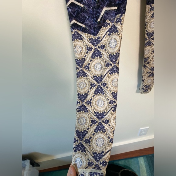 Wolven Reverie Leggings - Picture 5 of 7